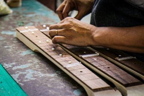 跟随帝声乐器参观世界著名吉他制造商之一cort 印度尼西亚工厂